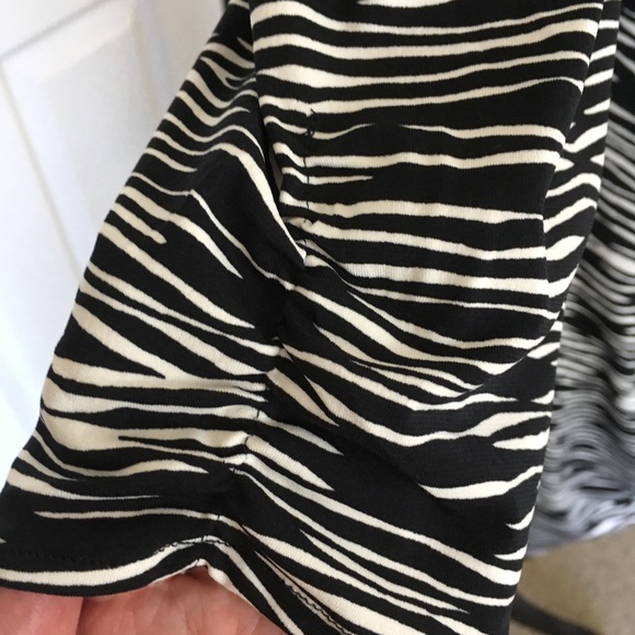 NWOT Tahari Dress. Excellent condition. NWOT - Picture 3 of 4